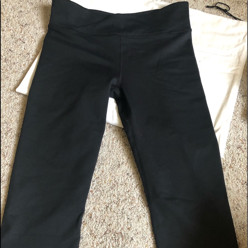 Fabletics short workout capris